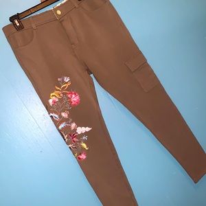 Women’s MJ Embroidered Pocket Leggings